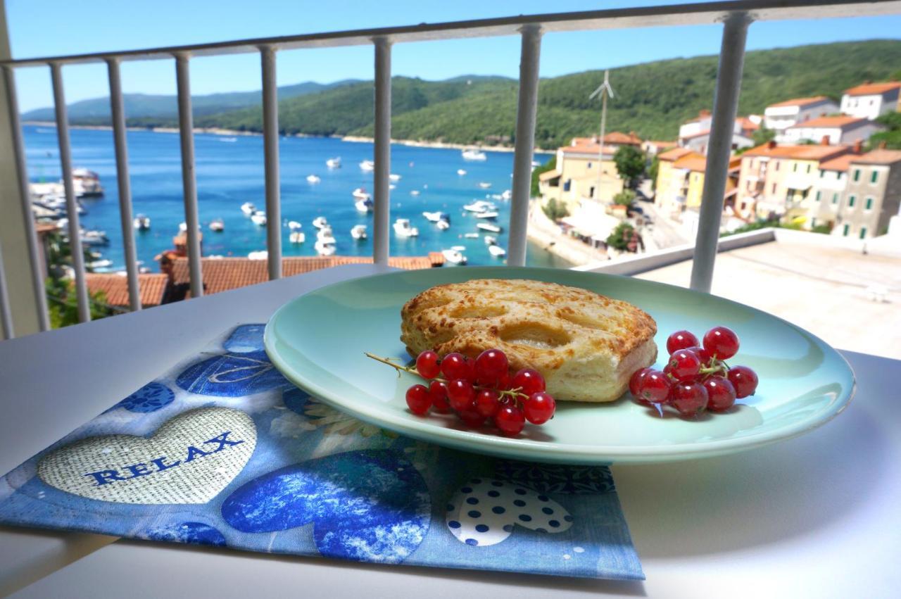 Studio Apartment Michelle - Intermezzo with sea view Rabac Esterno foto