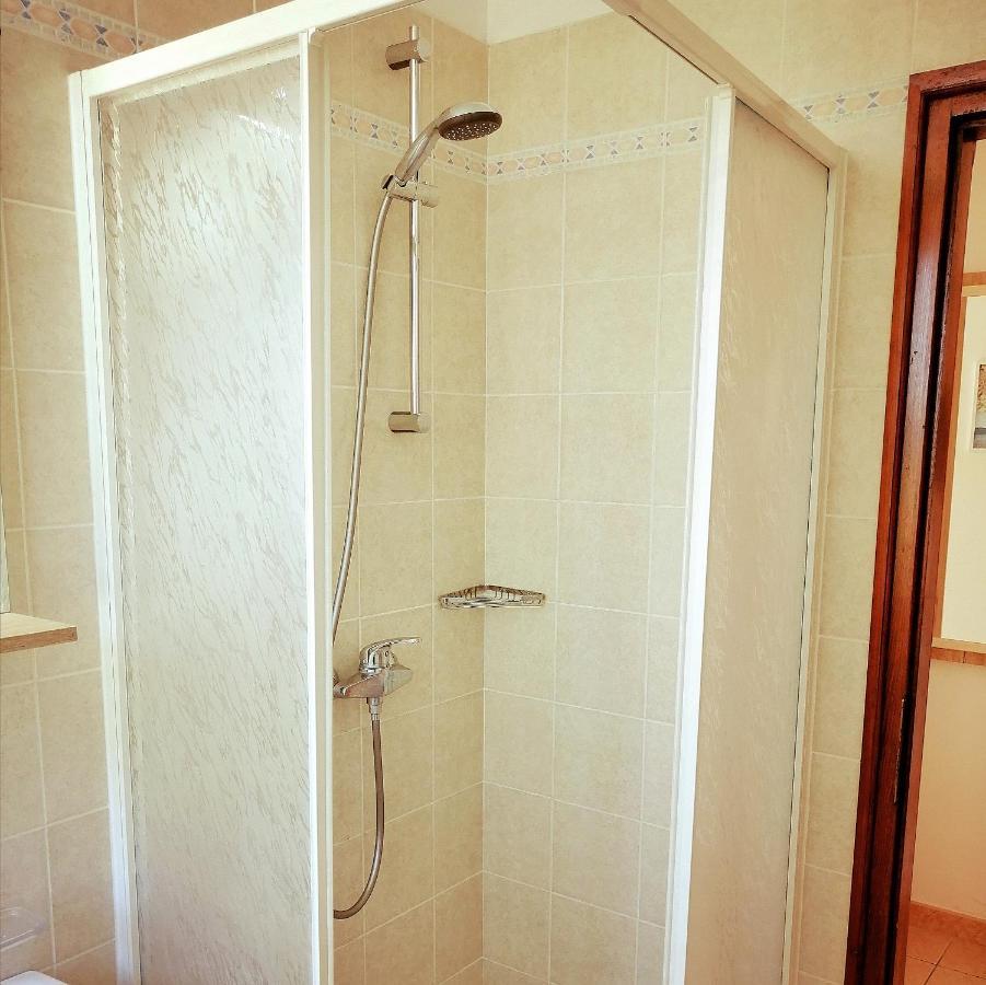 Studio Apartment Michelle - Intermezzo with sea view Rabac Esterno foto