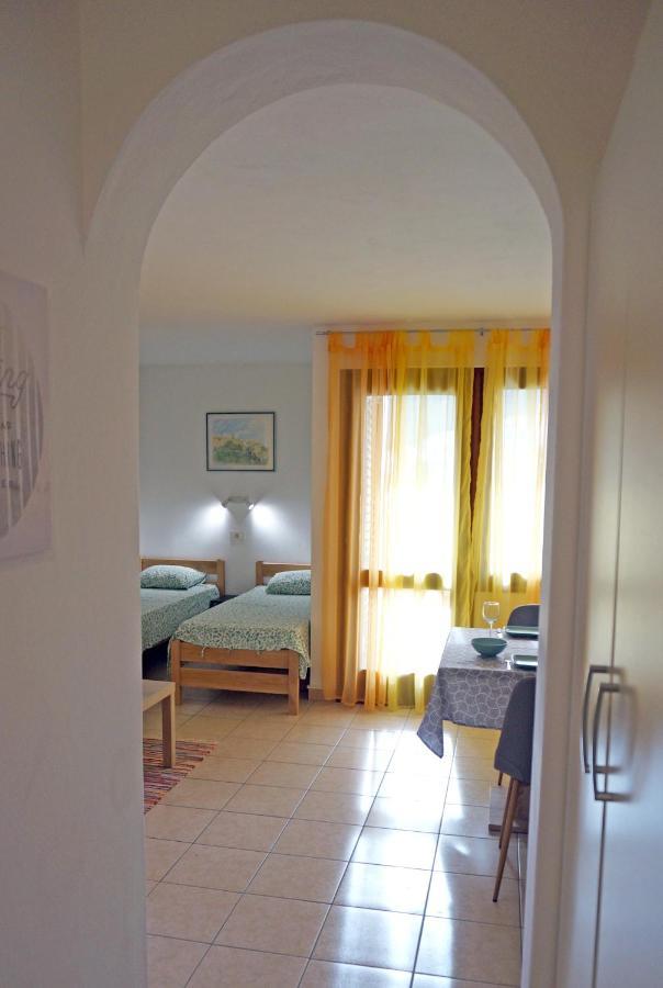 Studio Apartment Michelle - Intermezzo with sea view Rabac Esterno foto