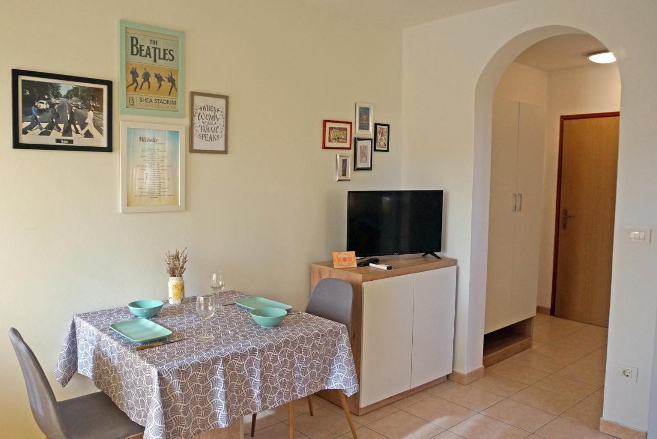 Studio Apartment Michelle - Intermezzo with sea view Rabac Esterno foto