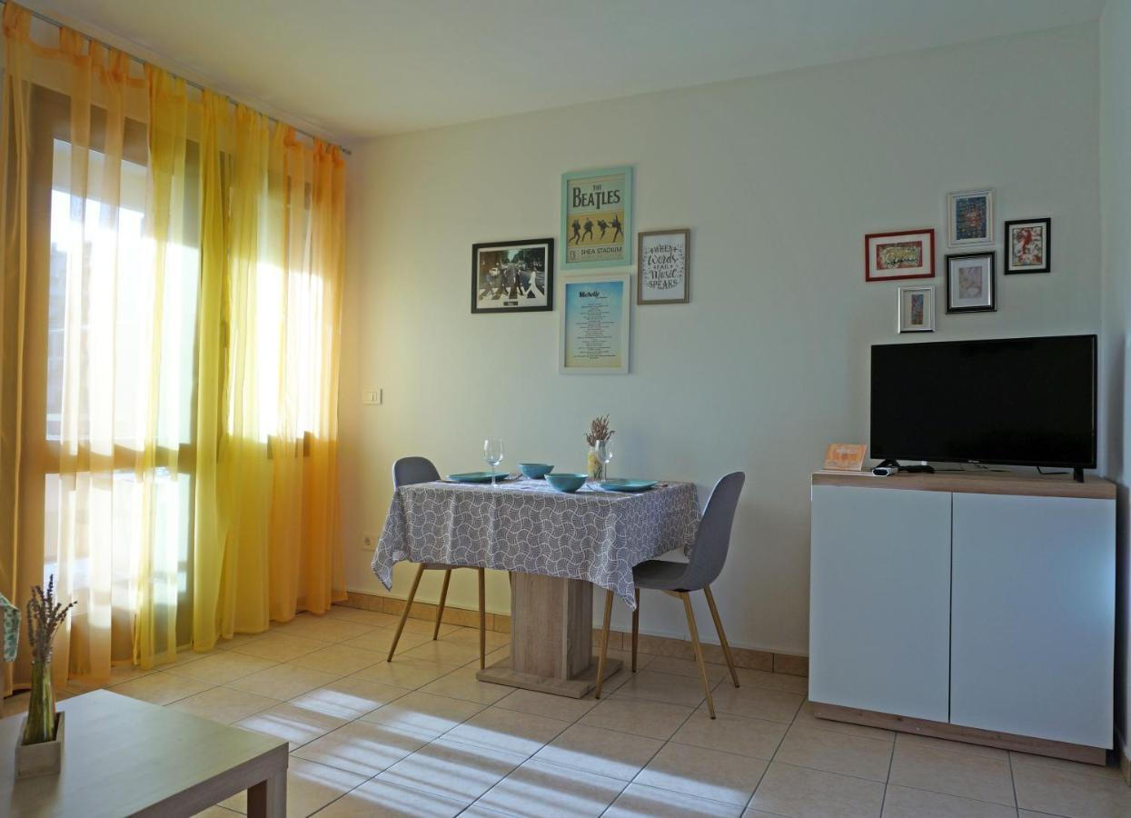Studio Apartment Michelle - Intermezzo with sea view Rabac Esterno foto