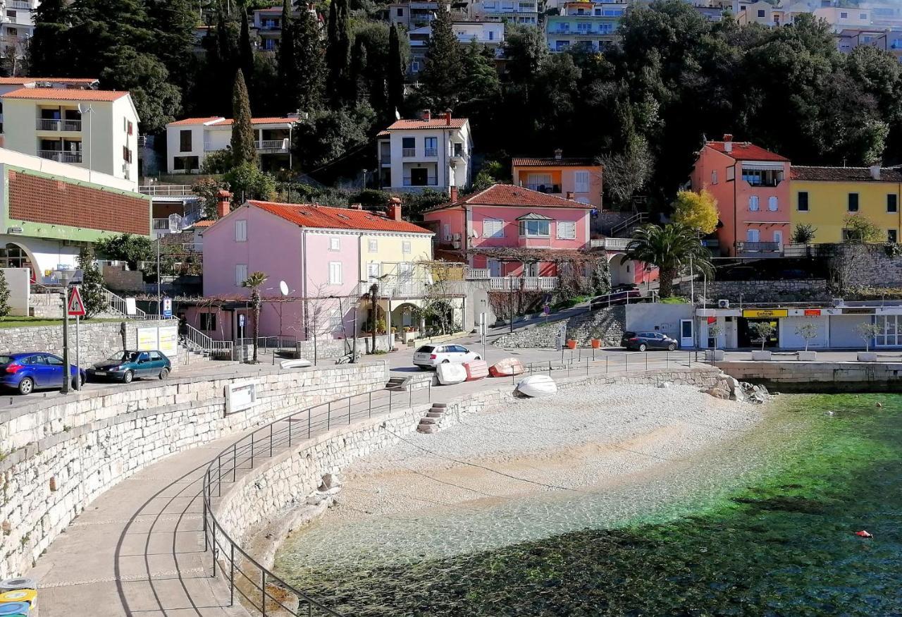 Studio Apartment Michelle - Intermezzo with sea view Rabac Esterno foto