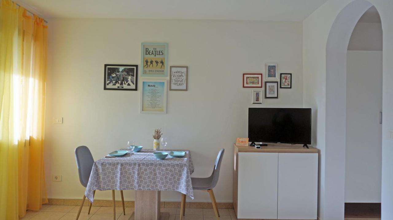 Studio Apartment Michelle - Intermezzo with sea view Rabac Esterno foto