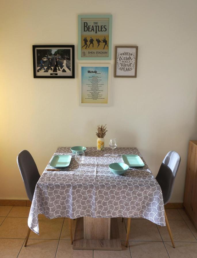Studio Apartment Michelle - Intermezzo with sea view Rabac Esterno foto