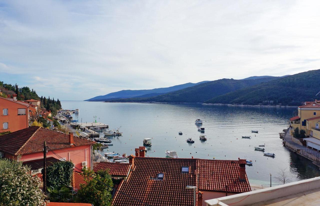 Studio Apartment Michelle - Intermezzo with sea view Rabac Esterno foto