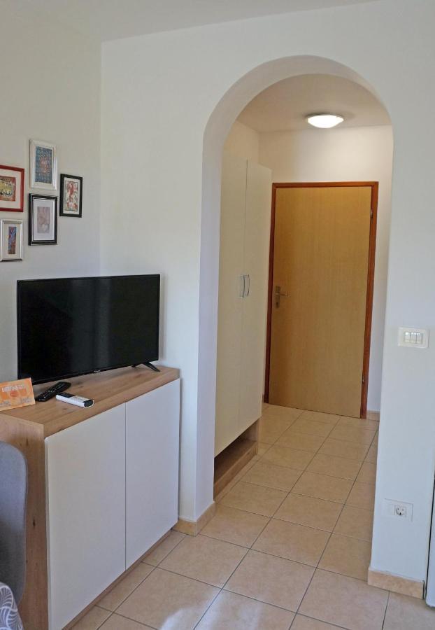 Studio Apartment Michelle - Intermezzo with sea view Rabac Esterno foto